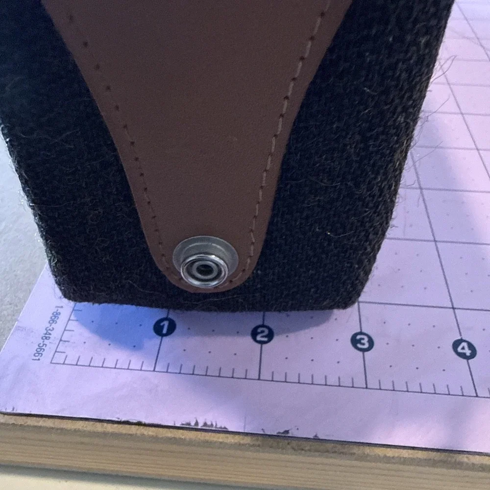 VINTAGE HARD‎ SHELL CAMERA CASE